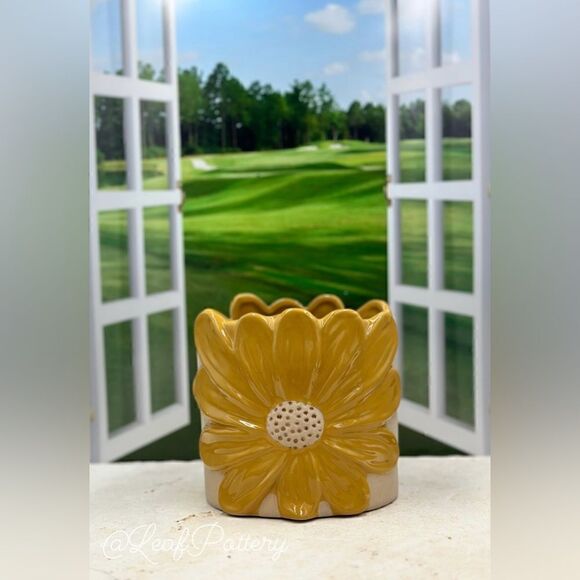Sunflower Bloom Mustard Yellow/Tan Ceramic Planter Pot - Picture 1 of 11
